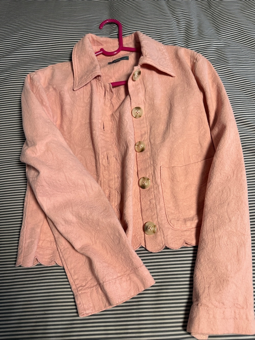 Women’s size XS scallop edge cropped jacket